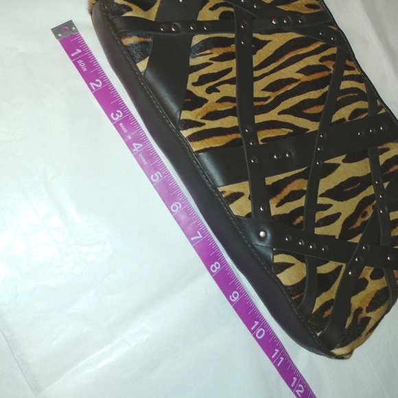 DONALD J PLINER TIGER PRINT WRISTLET CLUTCH - Picture 4 of 10